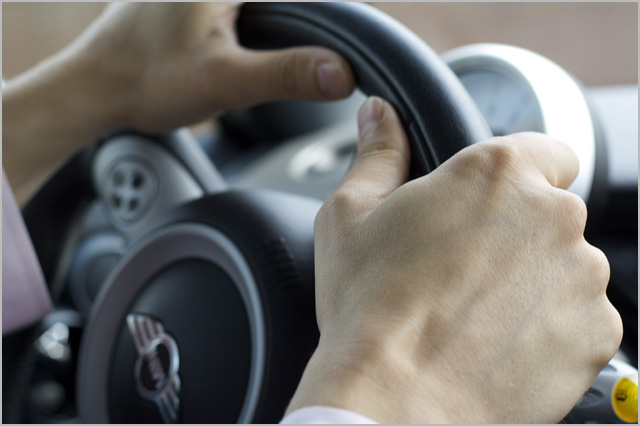 steering-wheel-hands